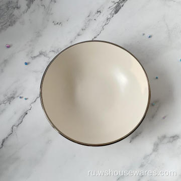 Ужин из керамовой посуды белой цветной глазурью